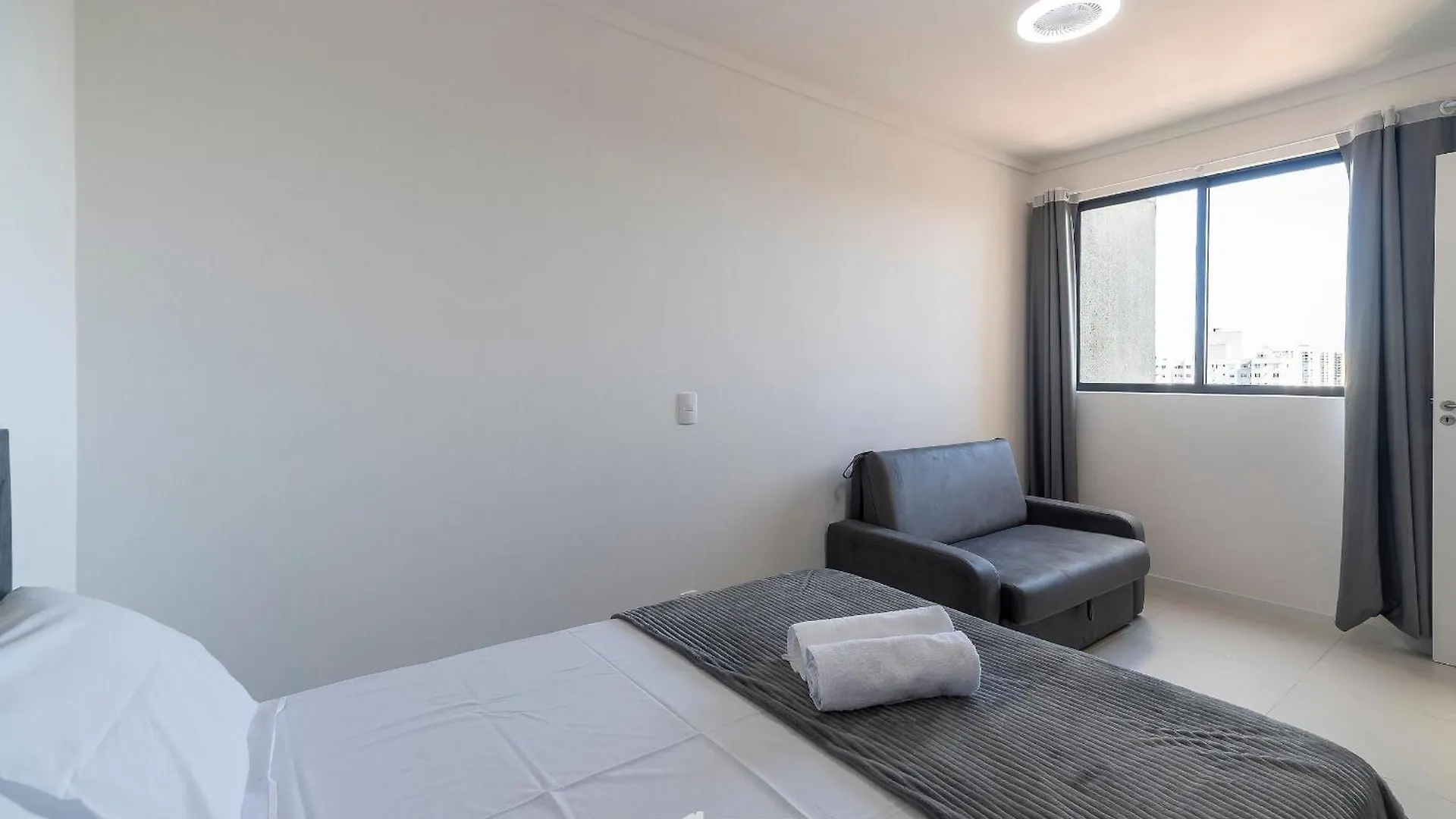 Mcb - Apartamentos Com Piscina Prox. Da Praia Picarras