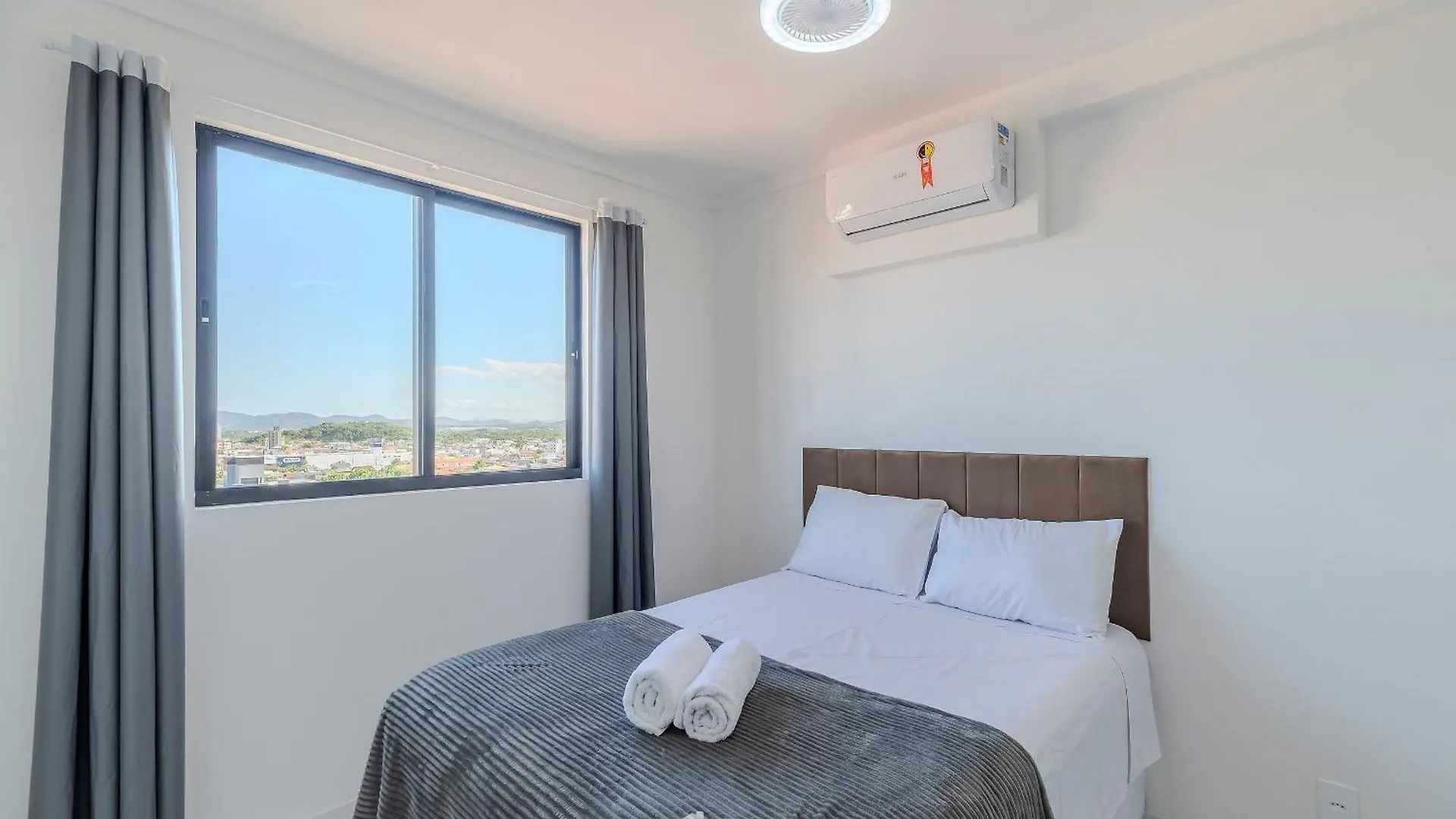 Mcb - Apartamentos Com Piscina Prox. Da Praia Picarras 0*,  Brazil