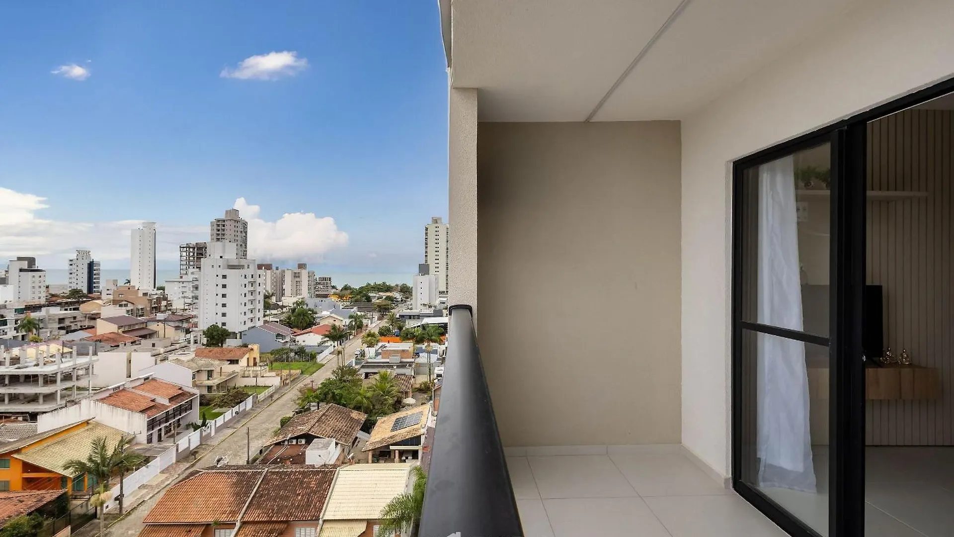 Mcb - Apartamentos Com Piscina Prox. Da Praia Picarras Brazil