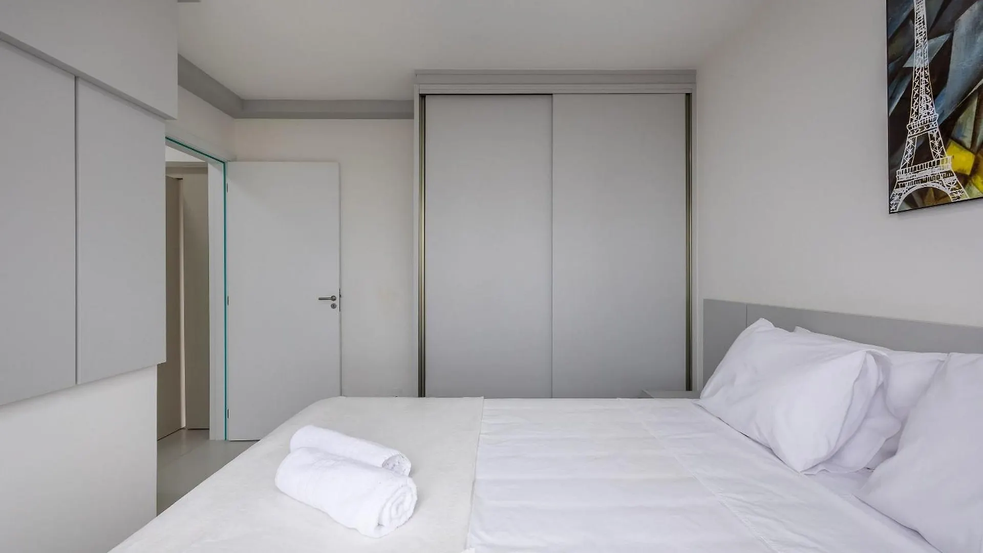 Mcb - Apartamentos Com Piscina Prox. Da Praia Picarras 0*,  Brazil