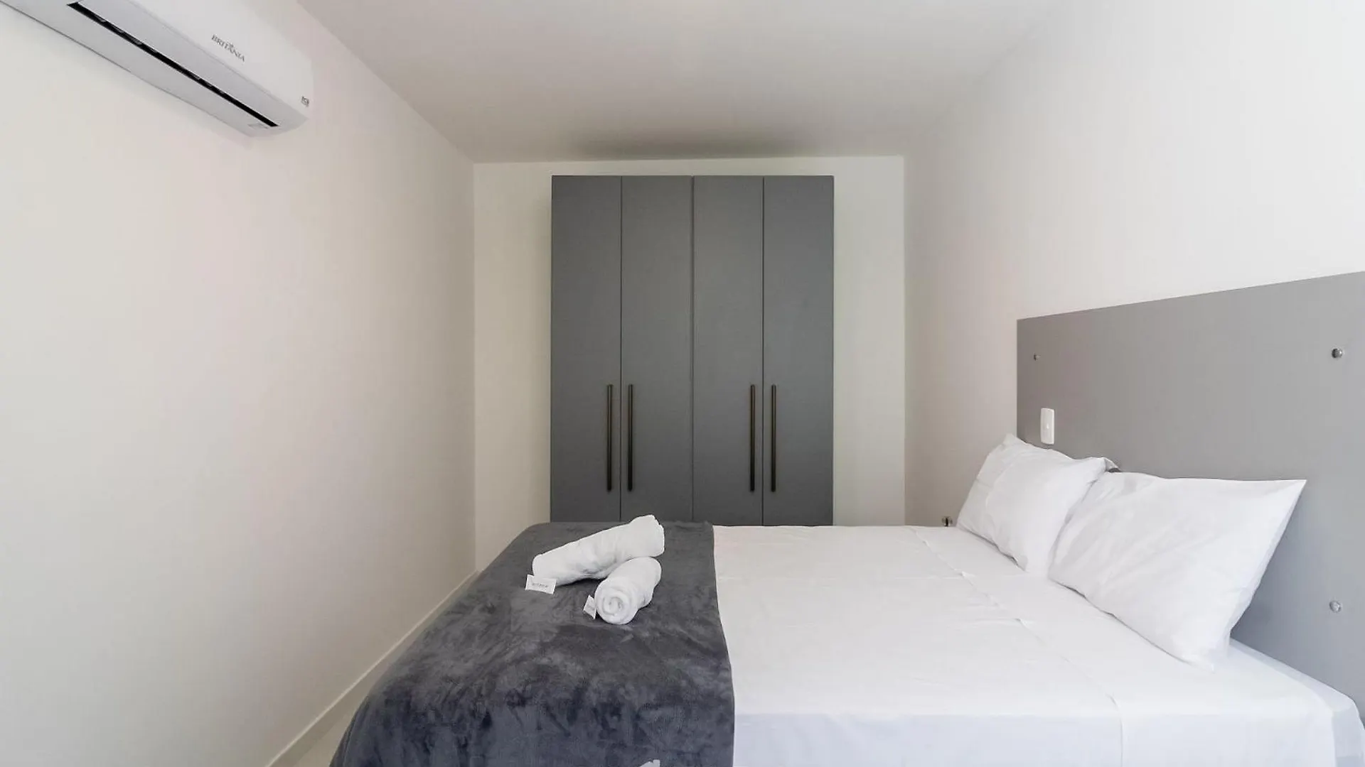 Mcb - Apartamentos Com Piscina Prox. Da Praia Piçarras Brazília