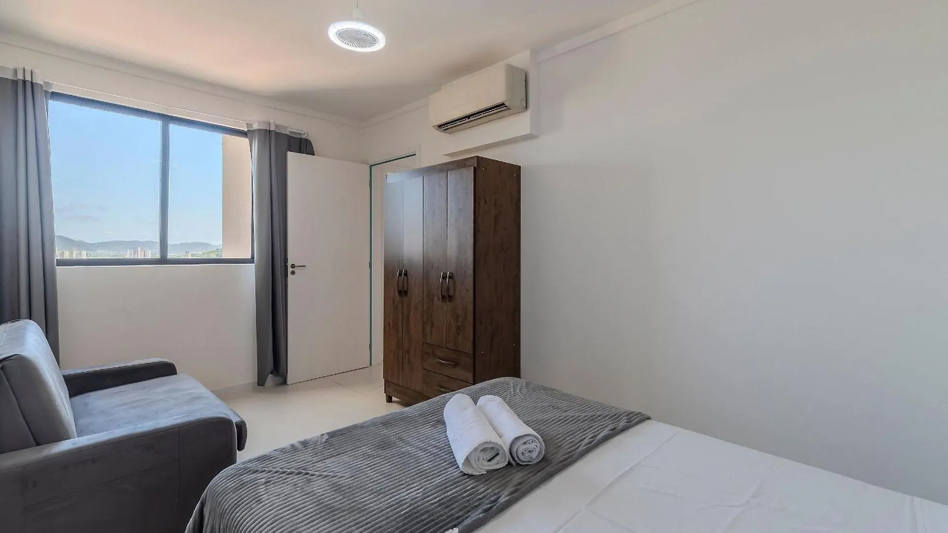 Mcb - Apartamentos Com Piscina Prox. Da Praia Piçarras 0*,  Brazília