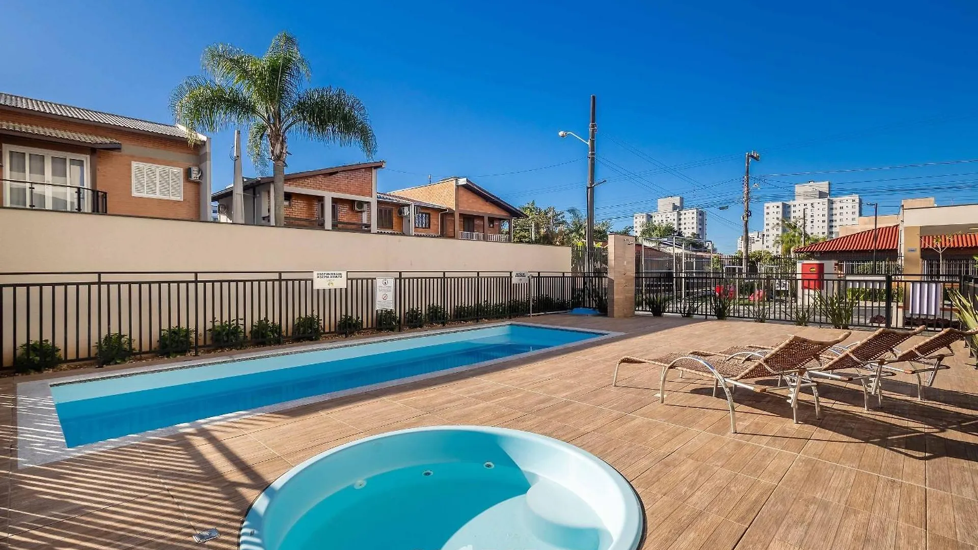 Apartman Mcb - Apartamentos Com Piscina Prox. Da Praia Piçarras