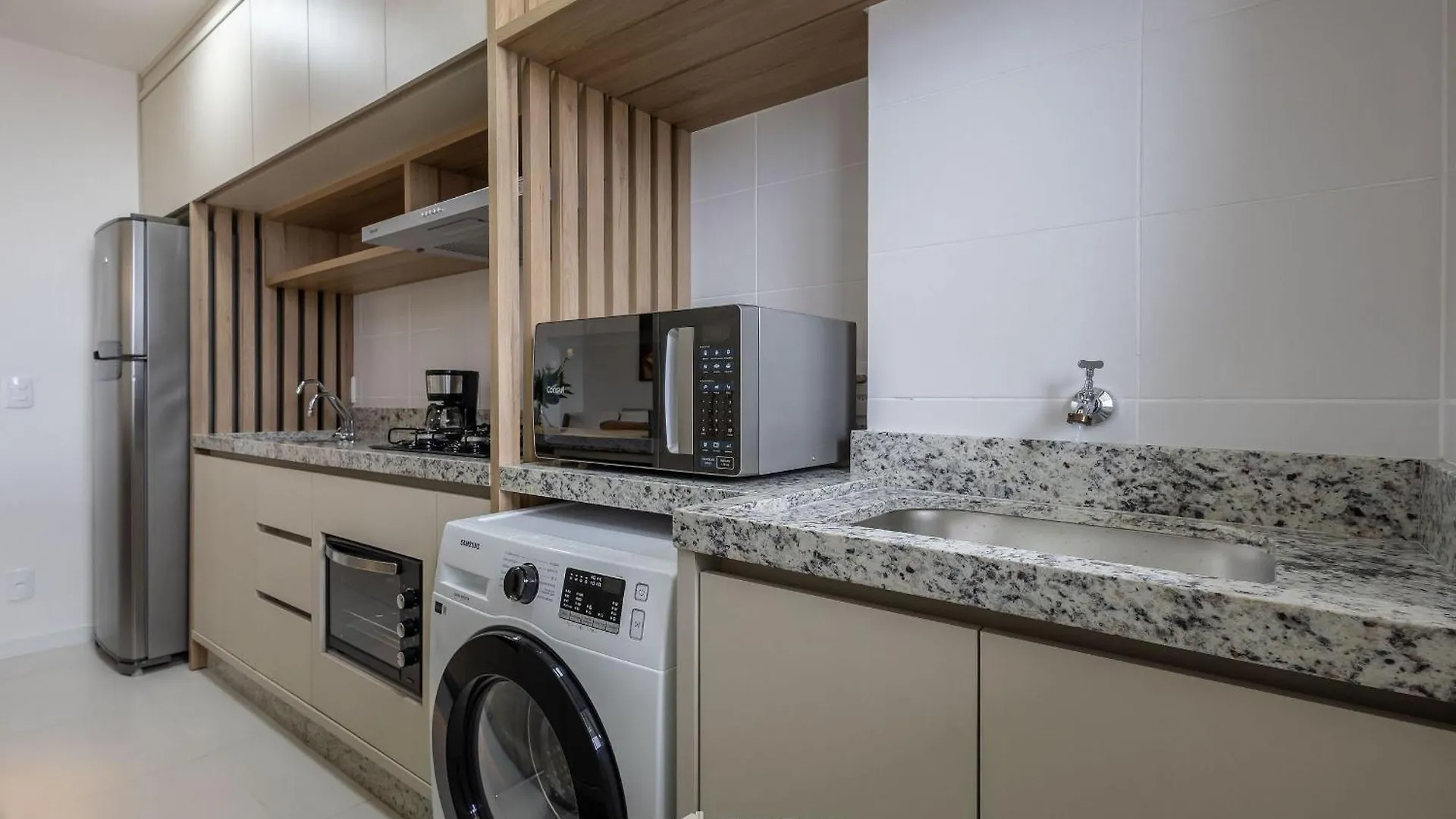 Mcb - Apartamentos Com Piscina Prox. Da Praia Piçarras 0*,  Brazília