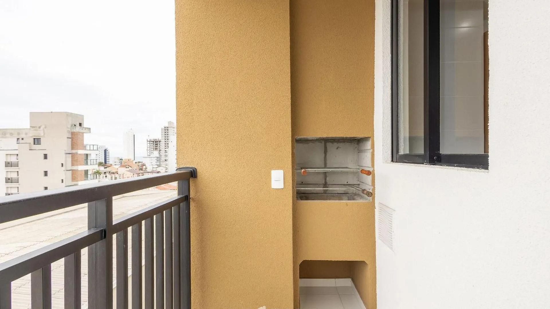 Mcb - Apartamentos Com Piscina Prox. Da Praia Piçarras Brazília